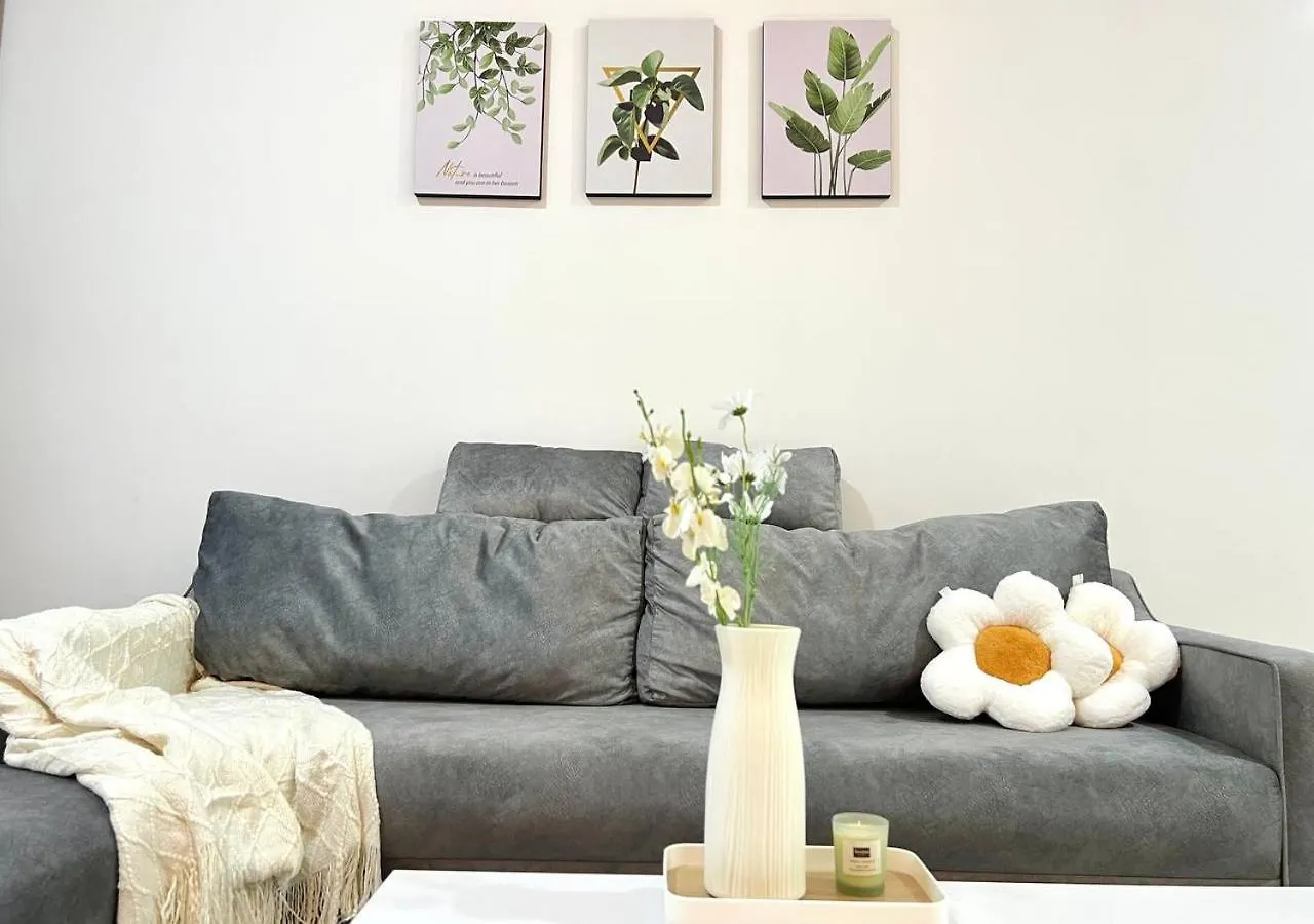 3Br / 9 Pax / Sunway Velocity / Mrt / Lrt Apartment Kuala Lumpur