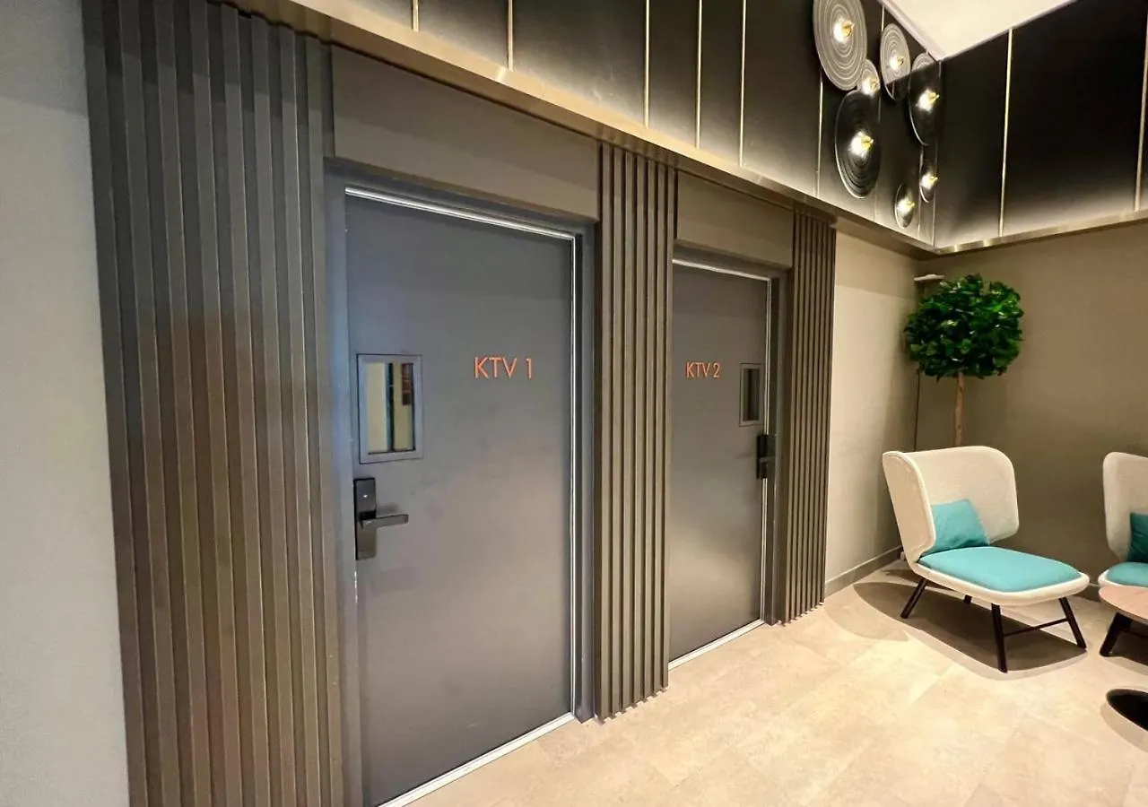 3Br / 9 Pax / Sunway Velocity / Mrt / Lrt Apartment Kuala Lumpur