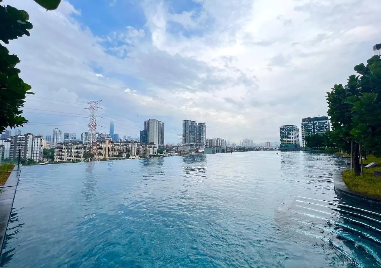 3Br / 9 Pax / Sunway Velocity / Mrt / Lrt Apartment Kuala Lumpur